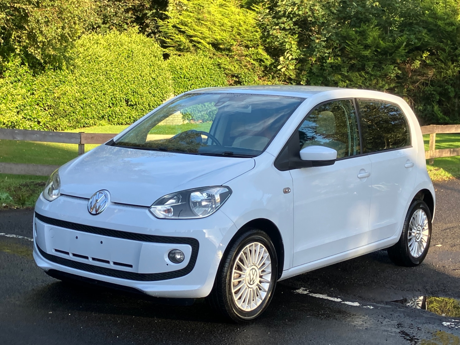 Used Volkswagen up! 2013 for sale - 76720368: Photo 2