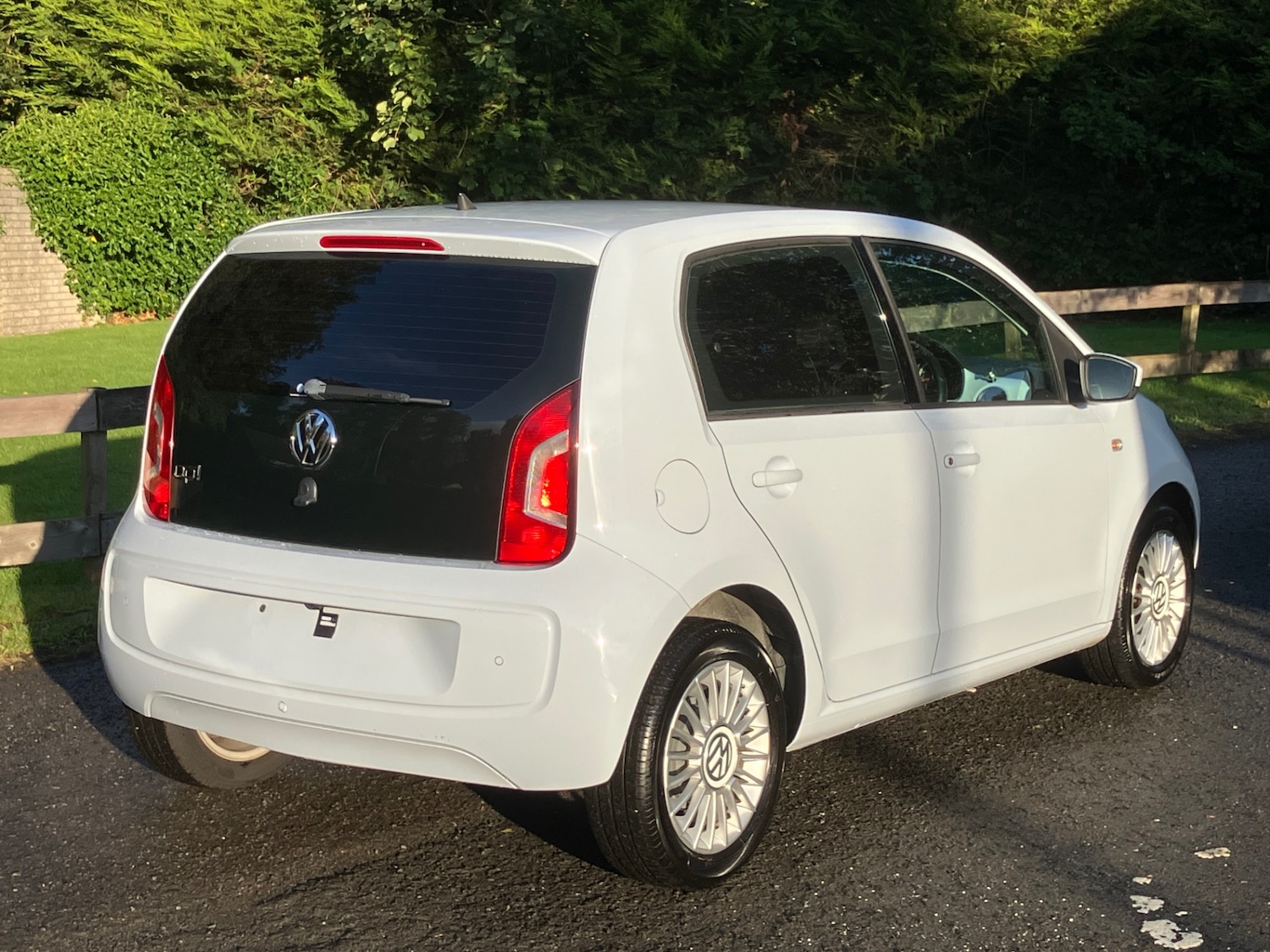 Used Volkswagen up! 2013 for sale - 76720368: Photo 3