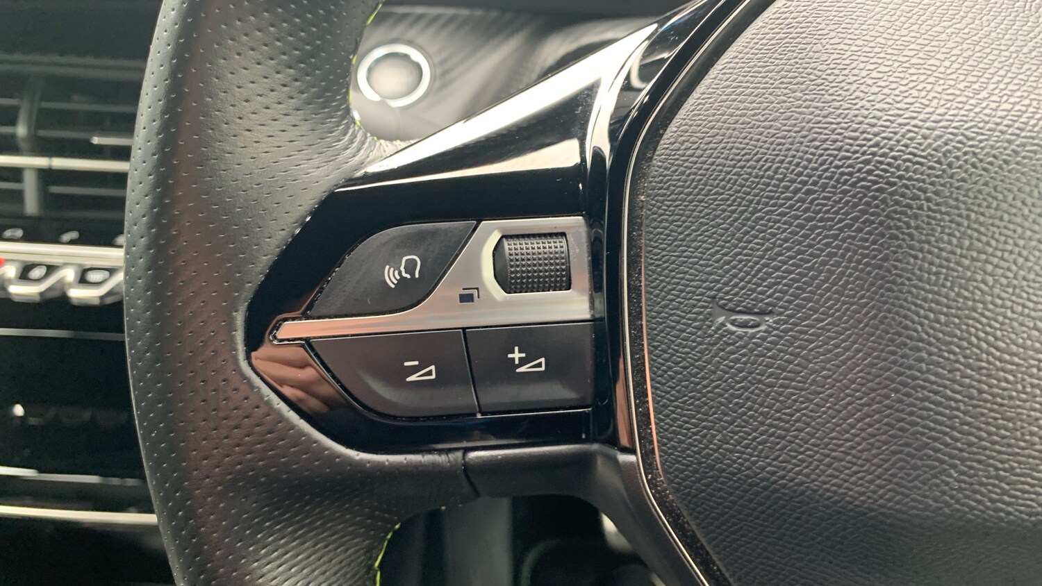 Used Peugeot 208 2022 for sale - 76474360: Photo 23