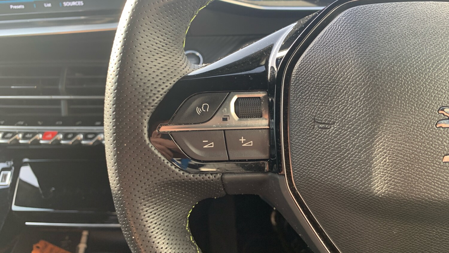 Used Peugeot 2008 2023 for sale - 77785263: Photo 23