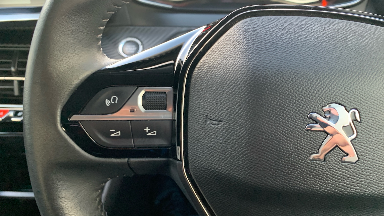 Used Peugeot 208 2021 for sale - 76667840: Photo 24