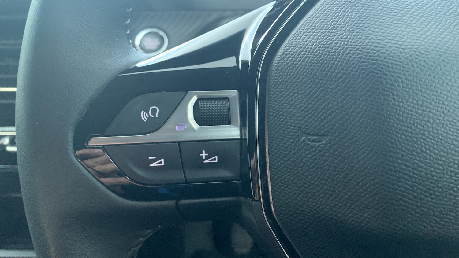 Used Peugeot 208 2022 for sale - 76914358: Photo 24