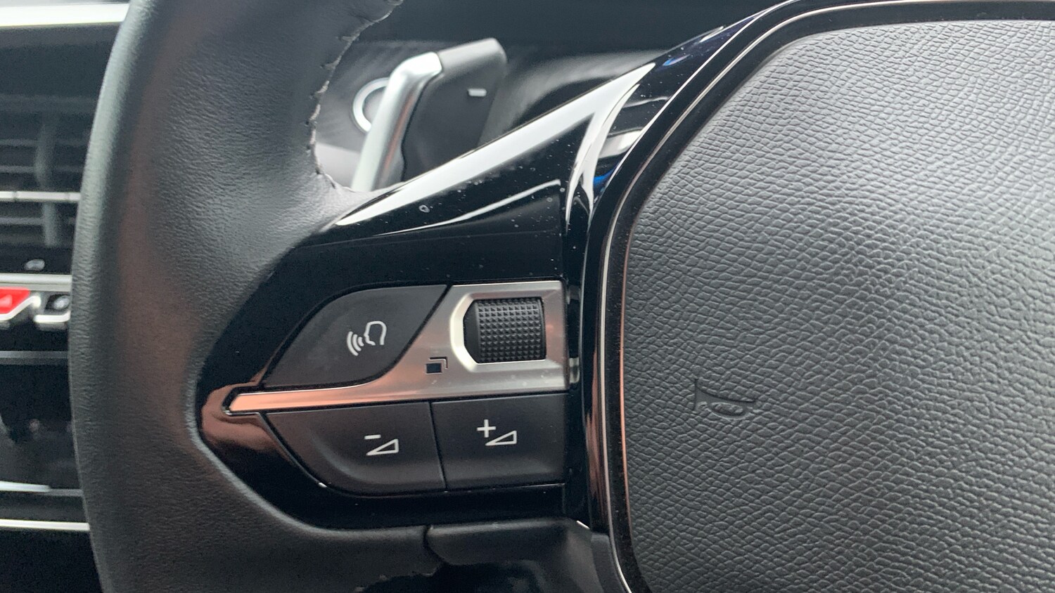 Used Peugeot 2008 2022 for sale - 77018081: Photo 23