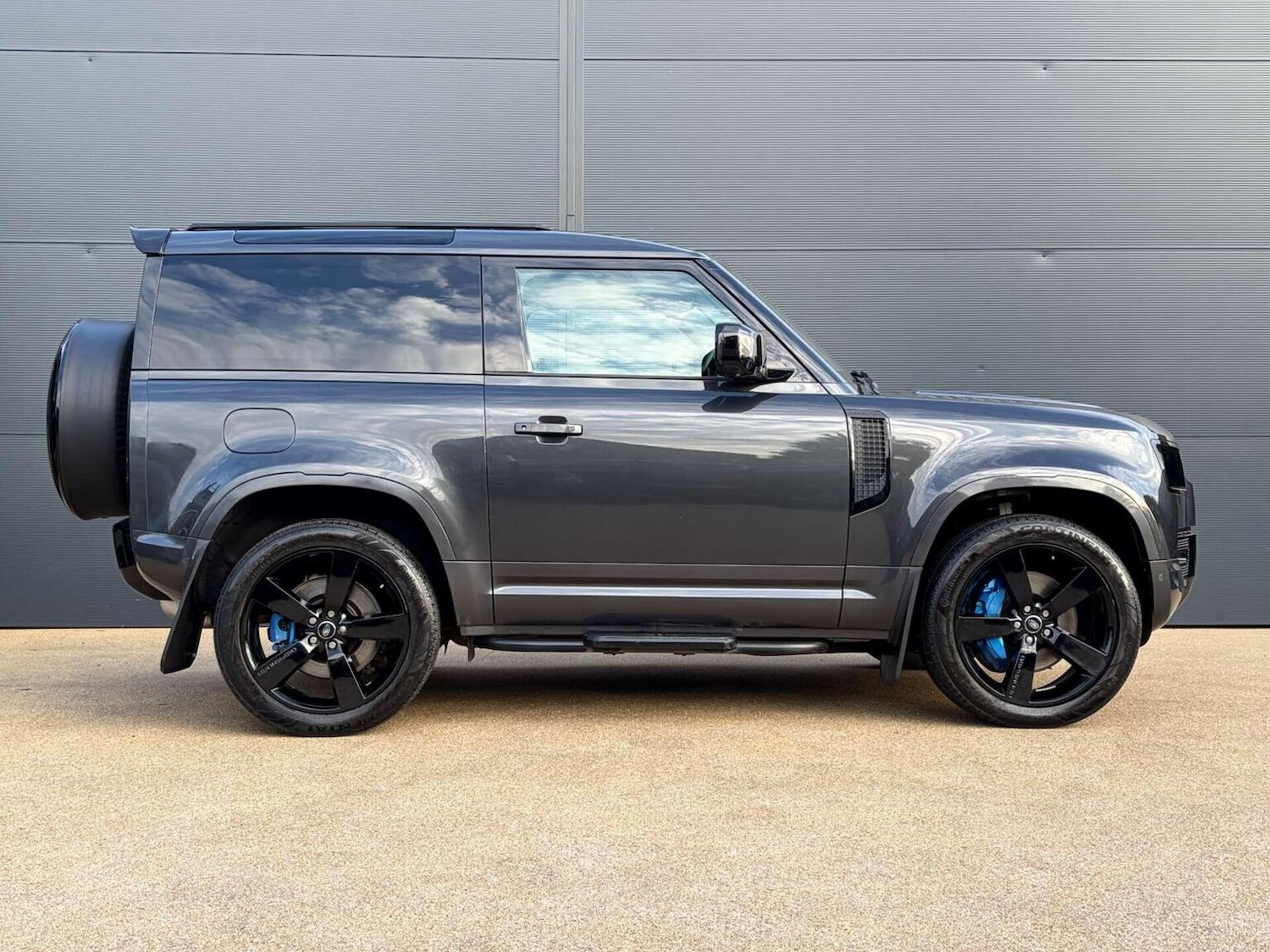 Used Land Rover Defender 2022 for sale - 76974392: Photo 10