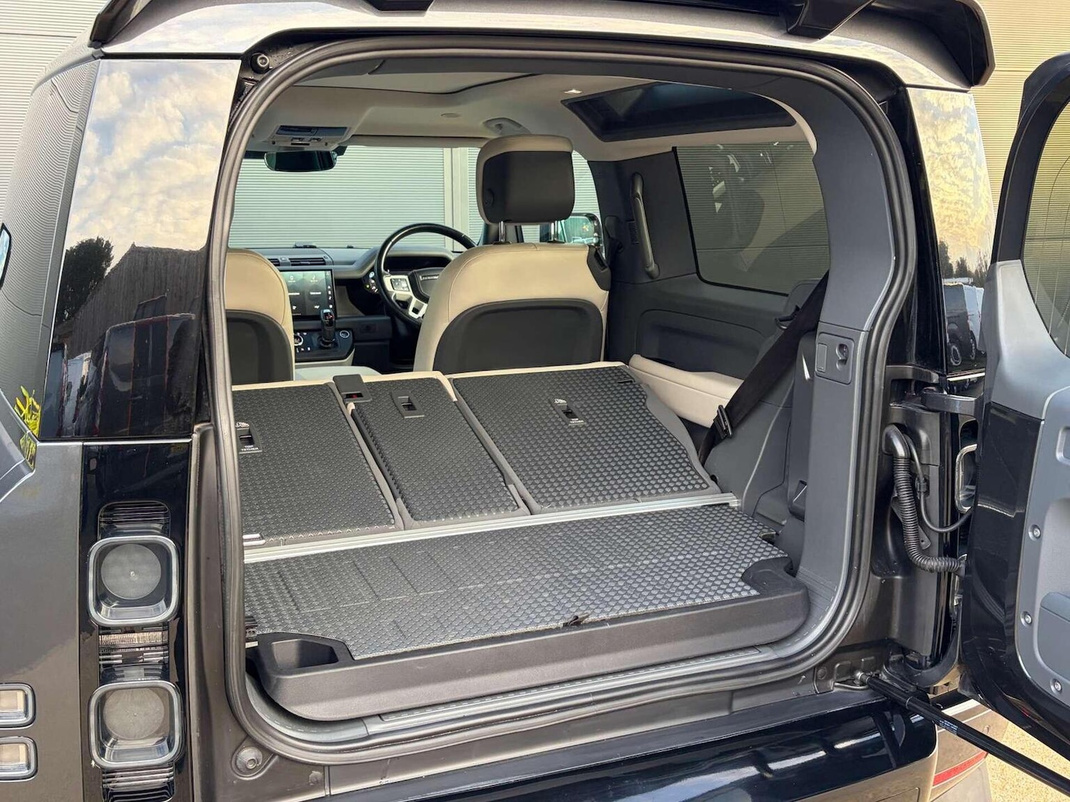 Used Land Rover Defender 2022 for sale - 76974392: Photo 15