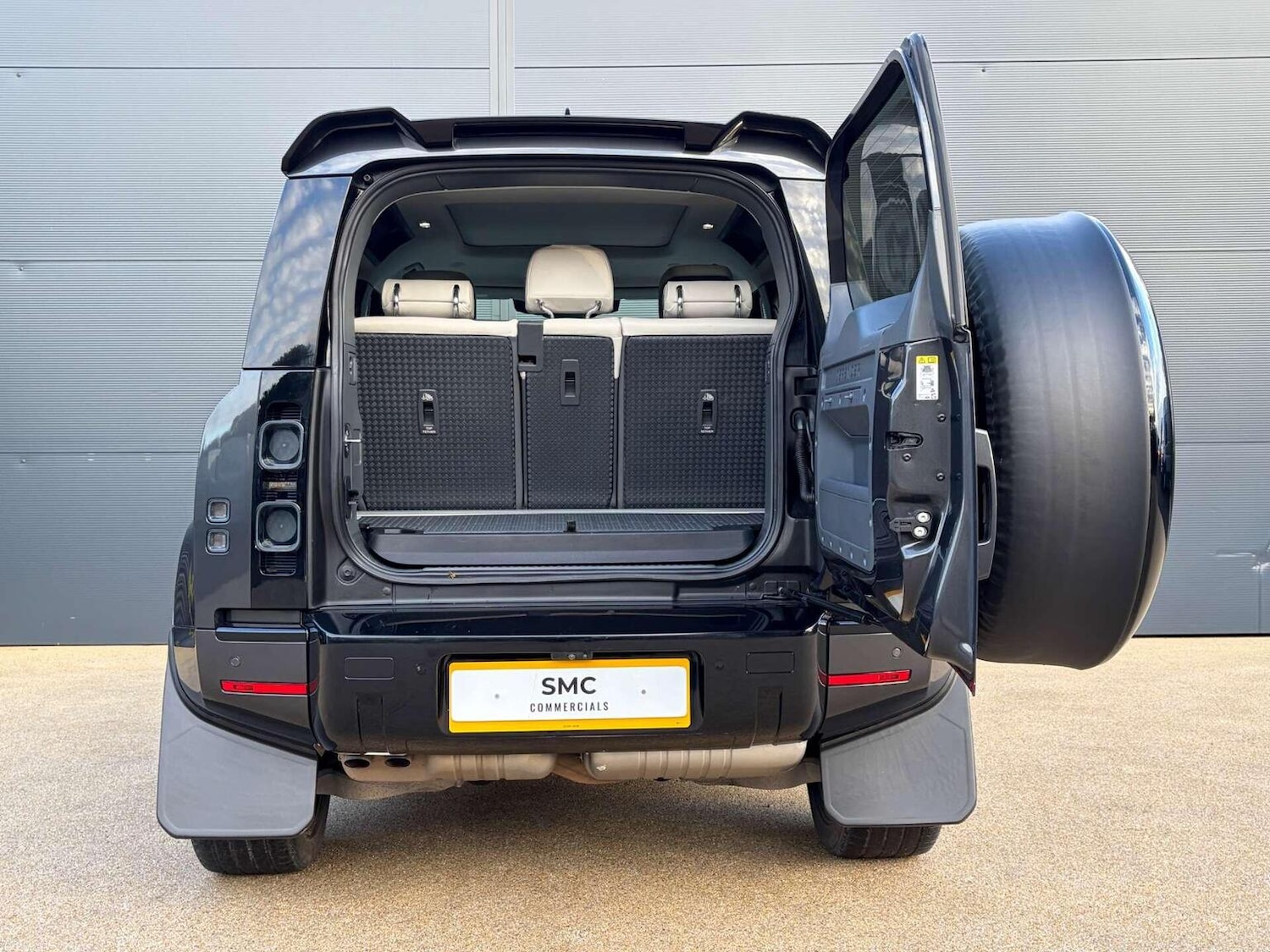 Used Land Rover Defender 2022 for sale - 76974392: Photo 16