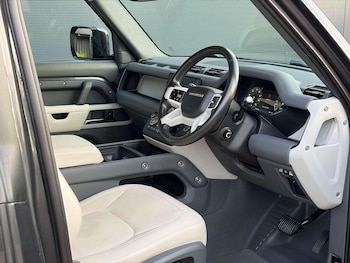 Used Land Rover Defender 2022 for sale - 76974392: Photo
