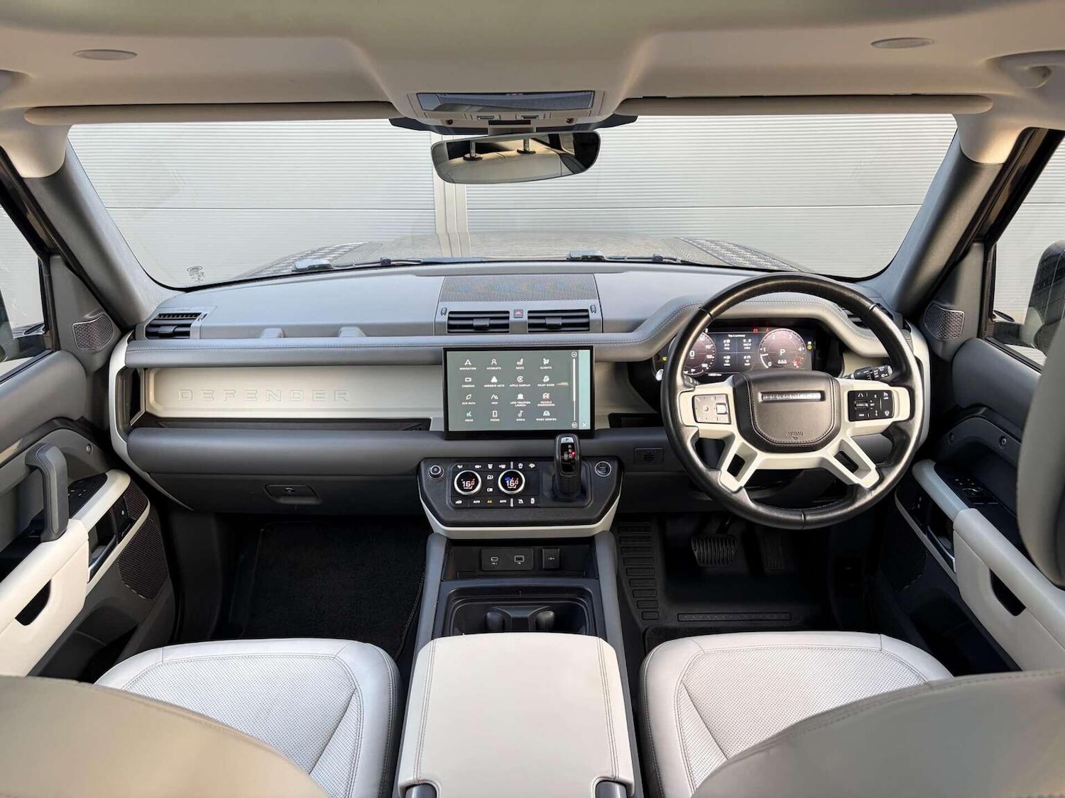 Used Land Rover Defender 2022 for sale - 76974392: Photo 32