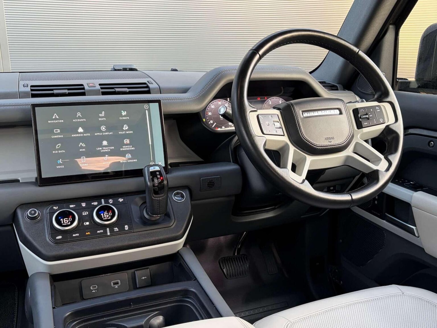 Used Land Rover Defender 2022 for sale - 76974392: Photo 33