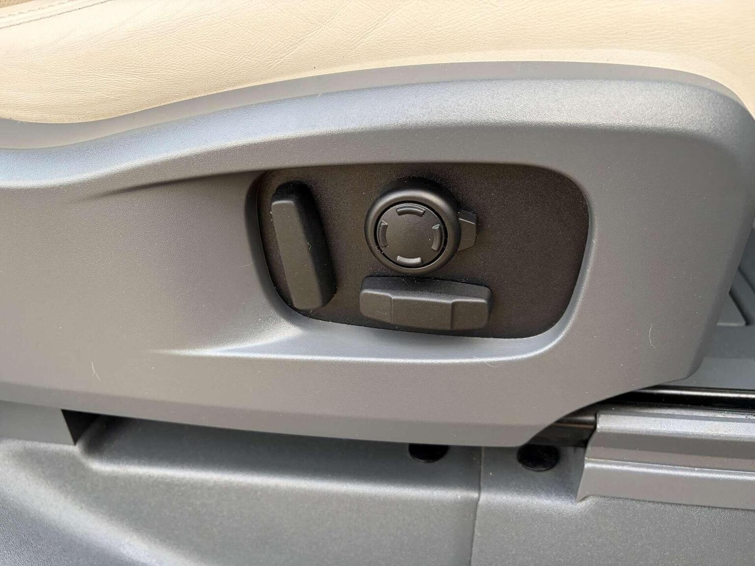 Used Land Rover Defender 2022 for sale - 76974392: Photo 36