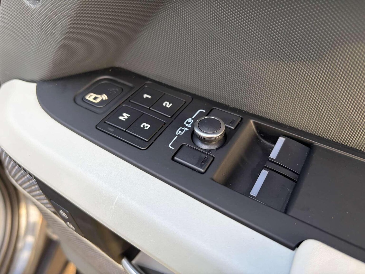 Used Land Rover Defender 2022 for sale - 76974392: Photo 39