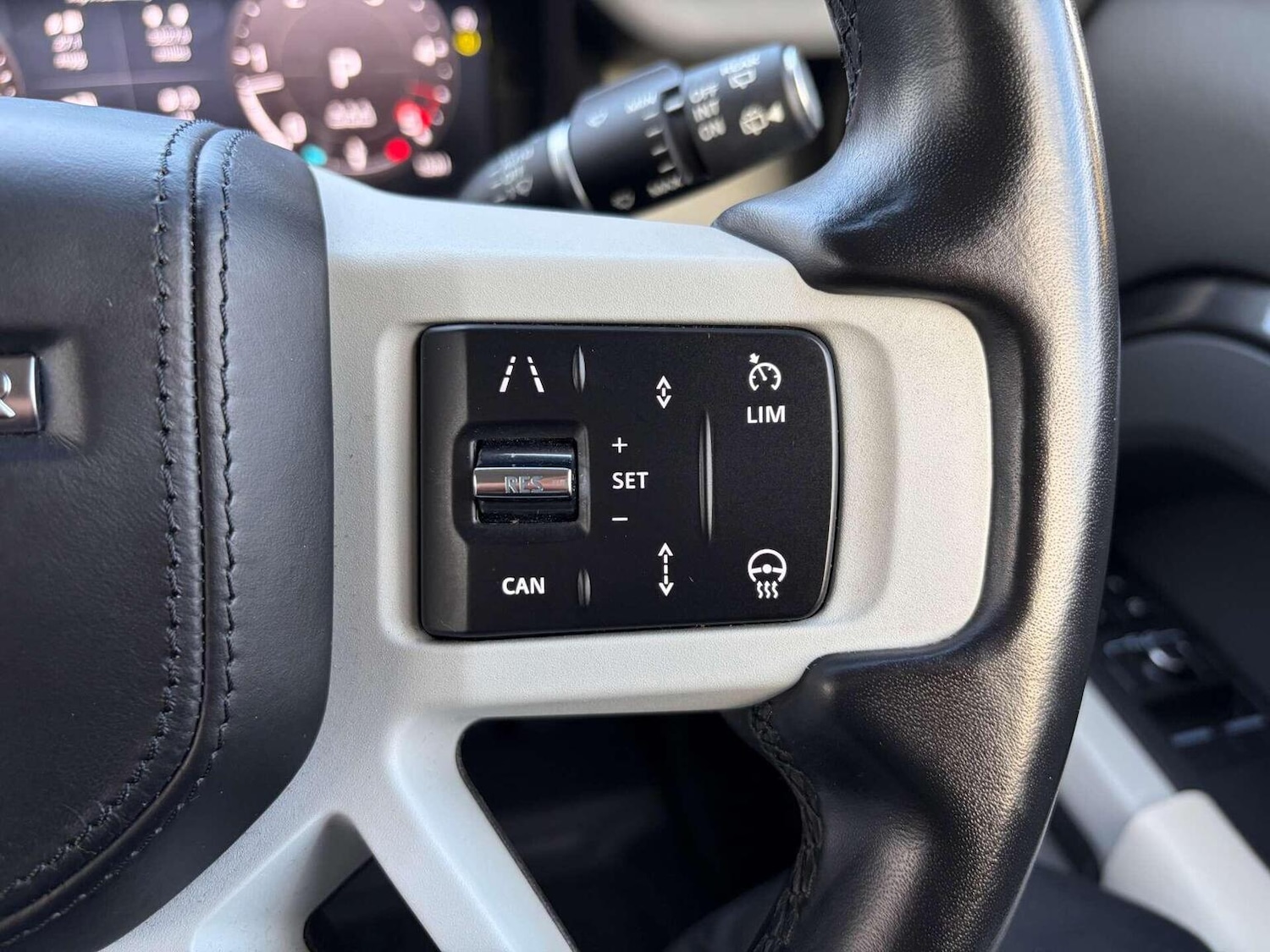 Used Land Rover Defender 2022 for sale - 76974392: Photo 44