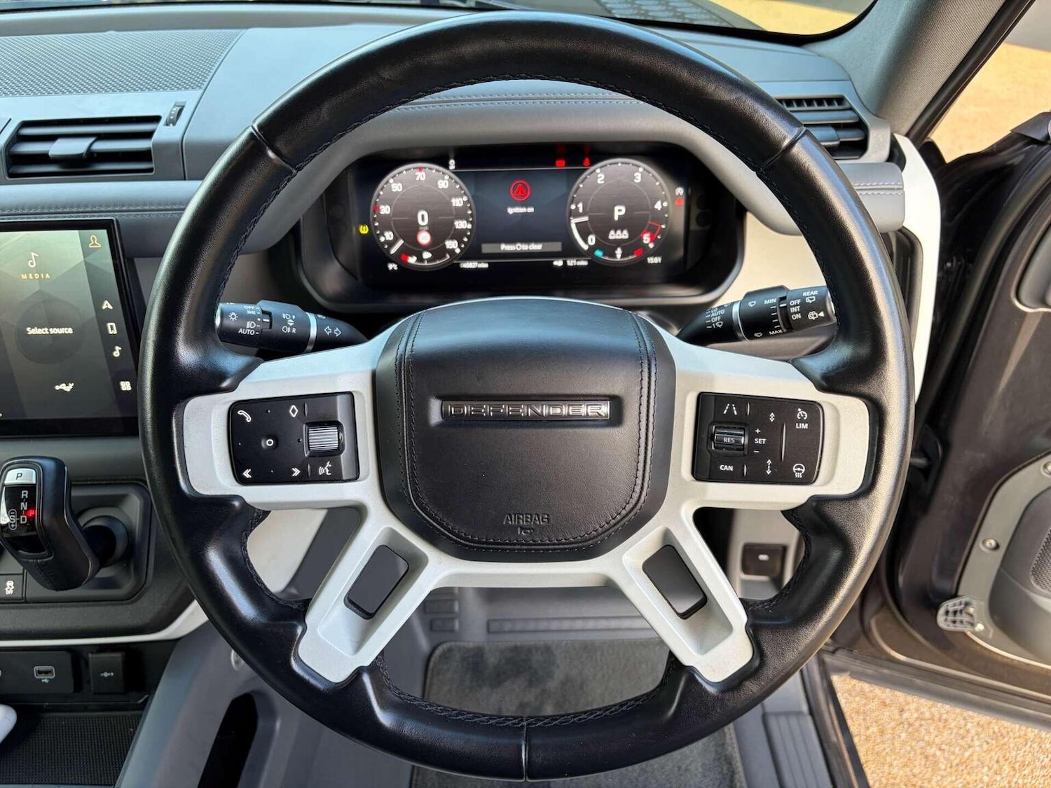 Used Land Rover Defender 2022 for sale - 76974392: Photo 45