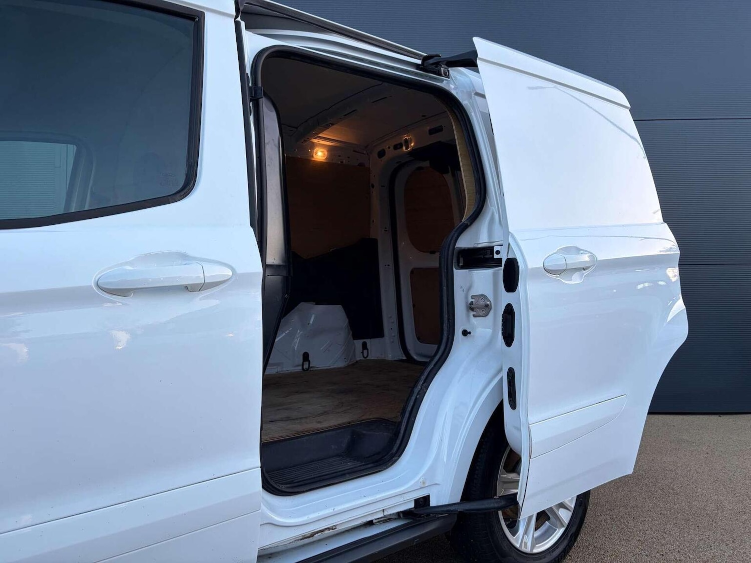 Used Ford Transit Courier 2022 for sale - 77749917: Photo 4