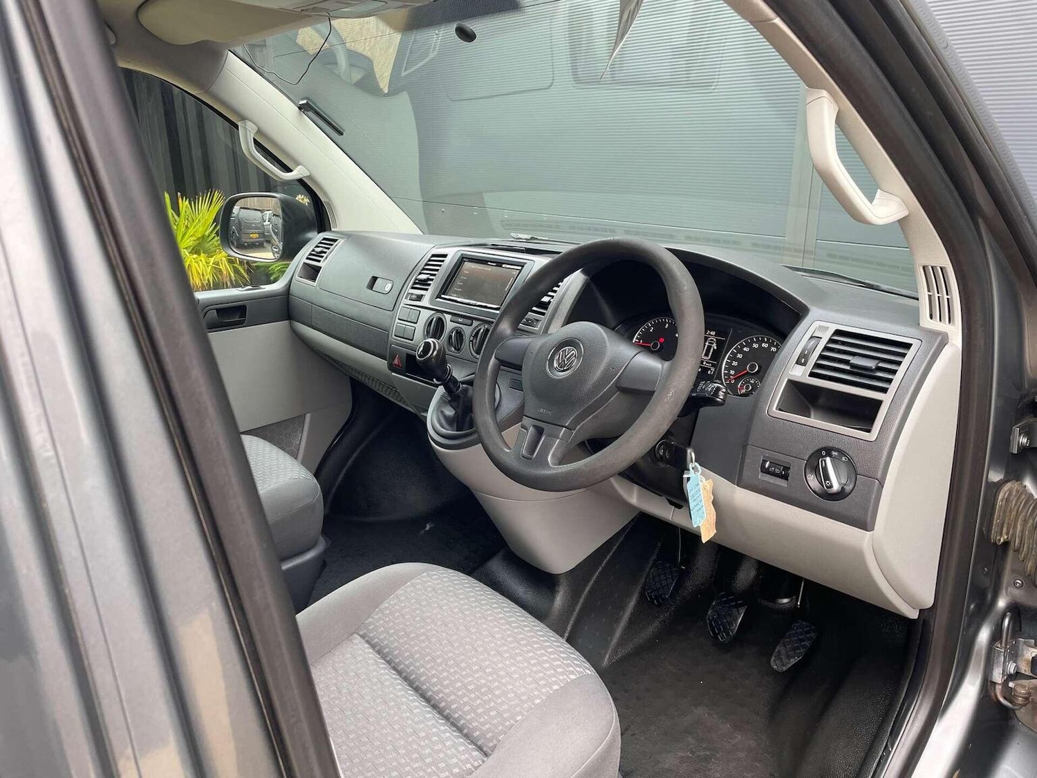 Used Volkswagen Transporter 2015 for sale - 76427962: Photo 2