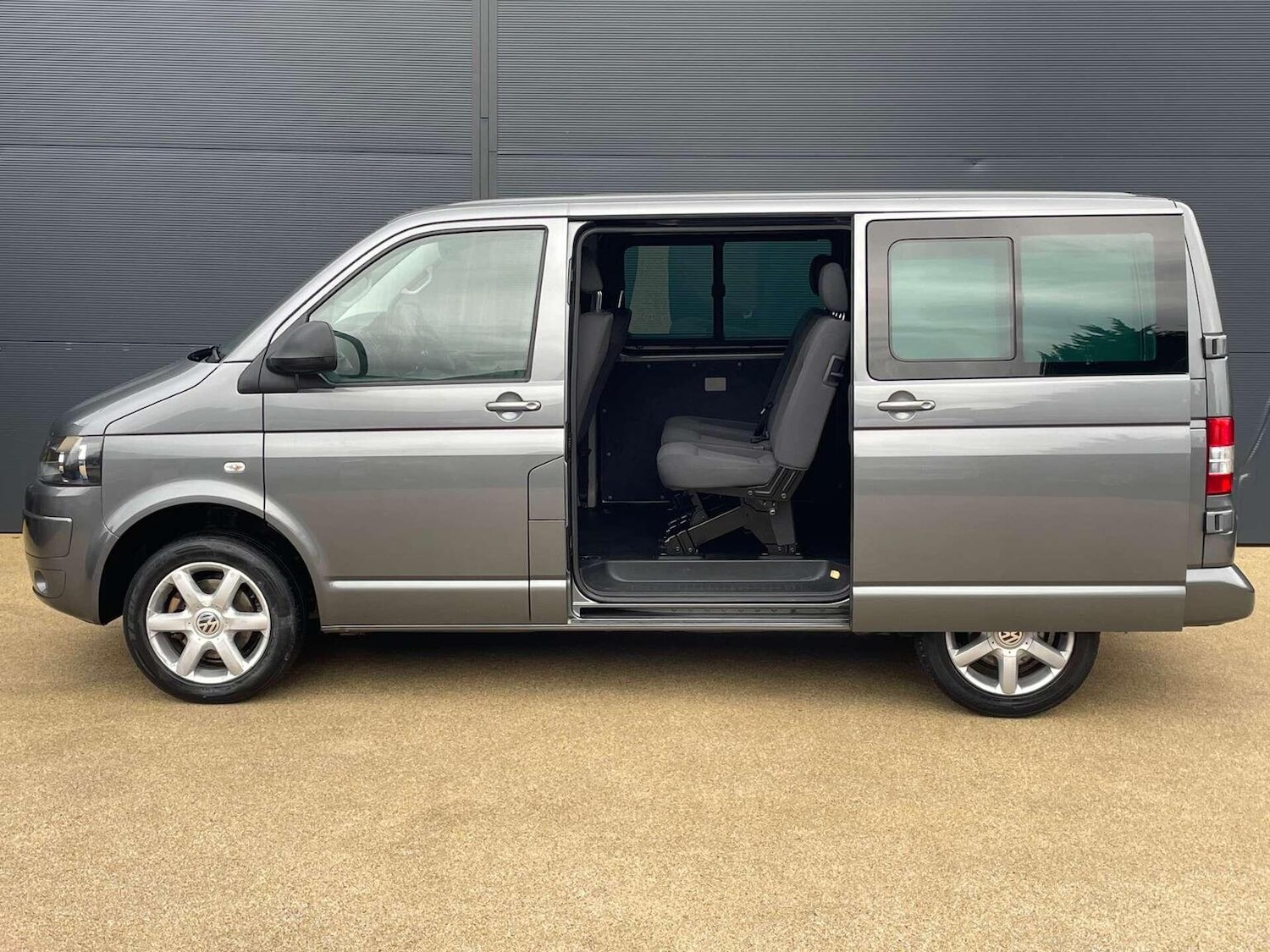 Used Volkswagen Transporter 2015 for sale - 76427962: Photo 3