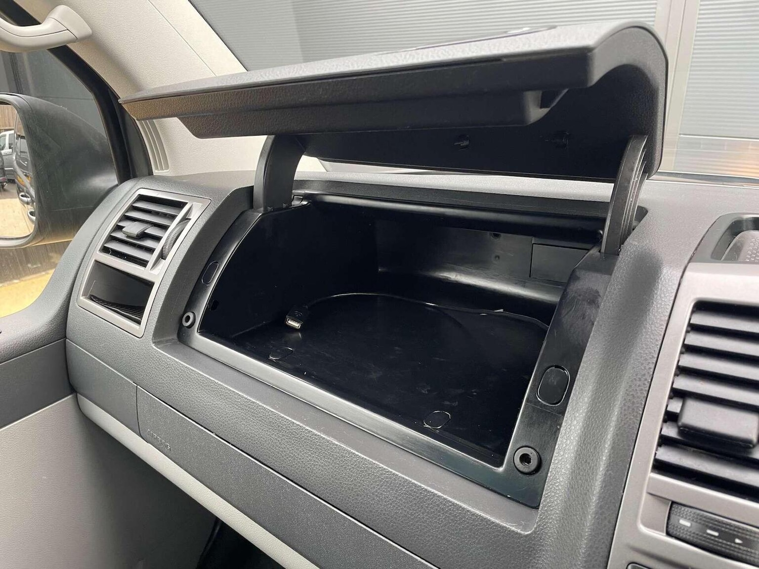 Used Volkswagen Transporter 2015 for sale - 76427962: Photo 32