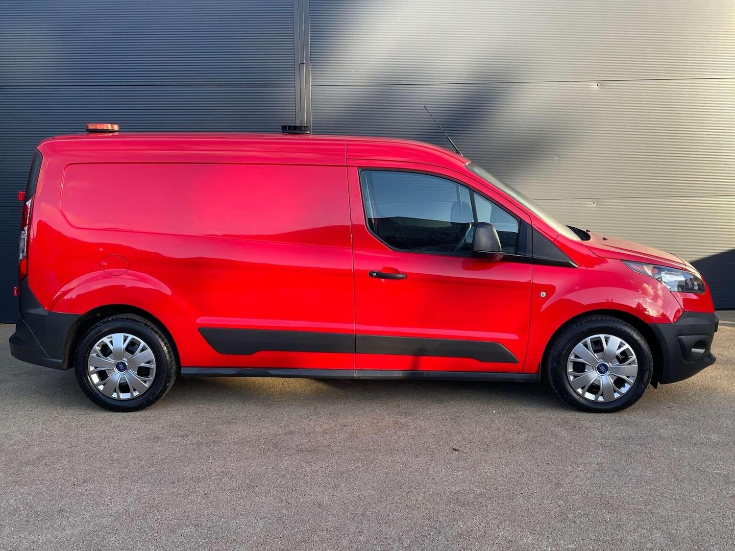 Used Ford Transit Connect 2017 for sale - 76637430: Photo 9