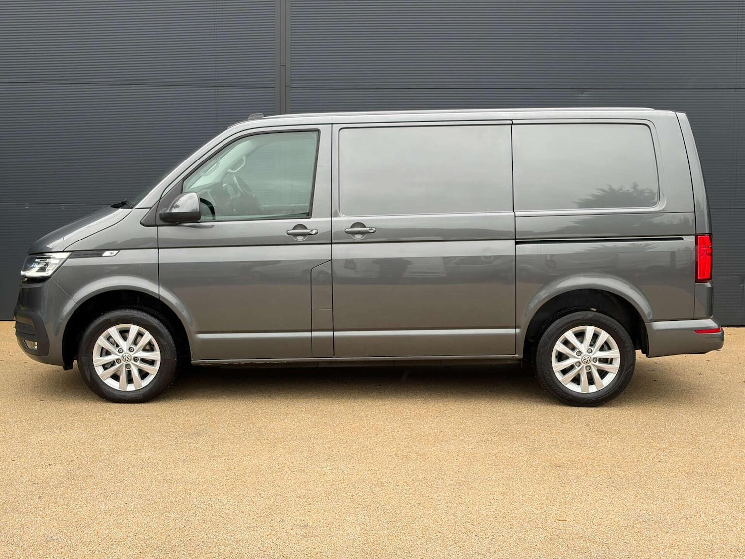 Used Volkswagen Transporter 2024 for sale - 77409555: Photo 10