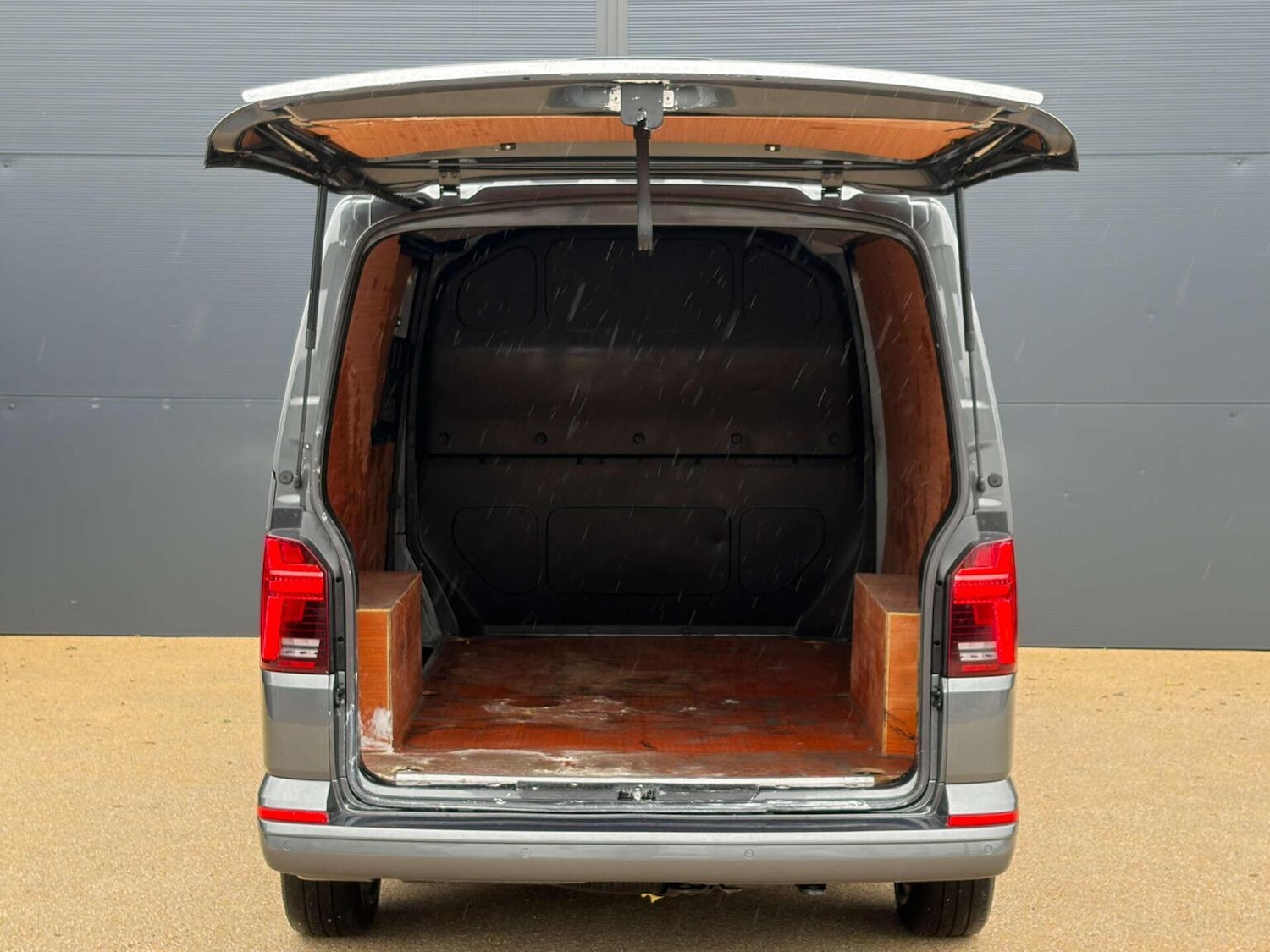 Used Volkswagen Transporter 2024 for sale - 77409555: Photo 14