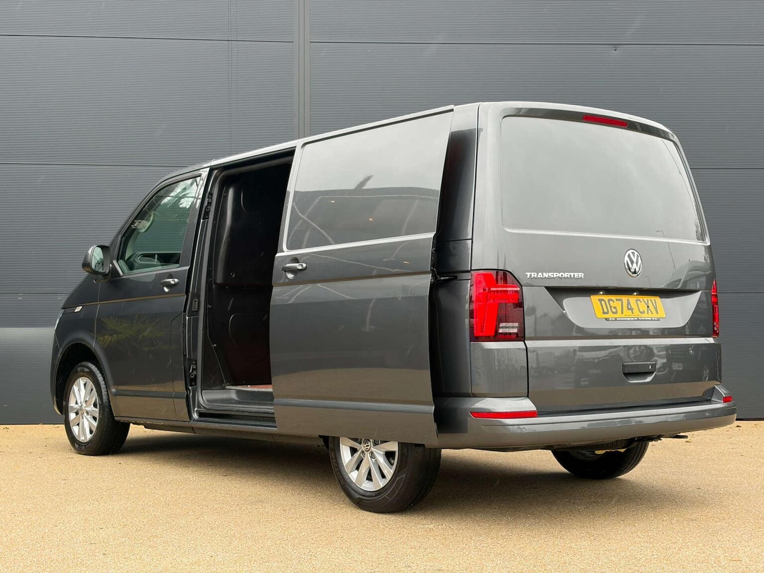 Used Volkswagen Transporter 2024 for sale - 77409555: Photo 16