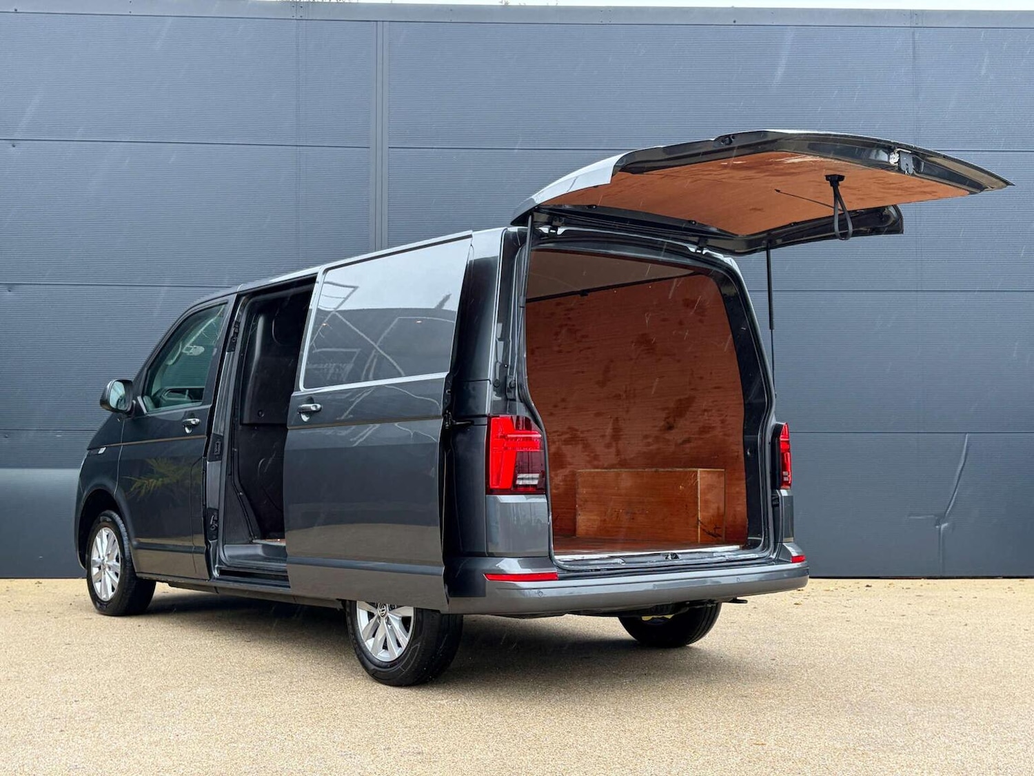 Used Volkswagen Transporter 2024 for sale - 77409555: Photo 17