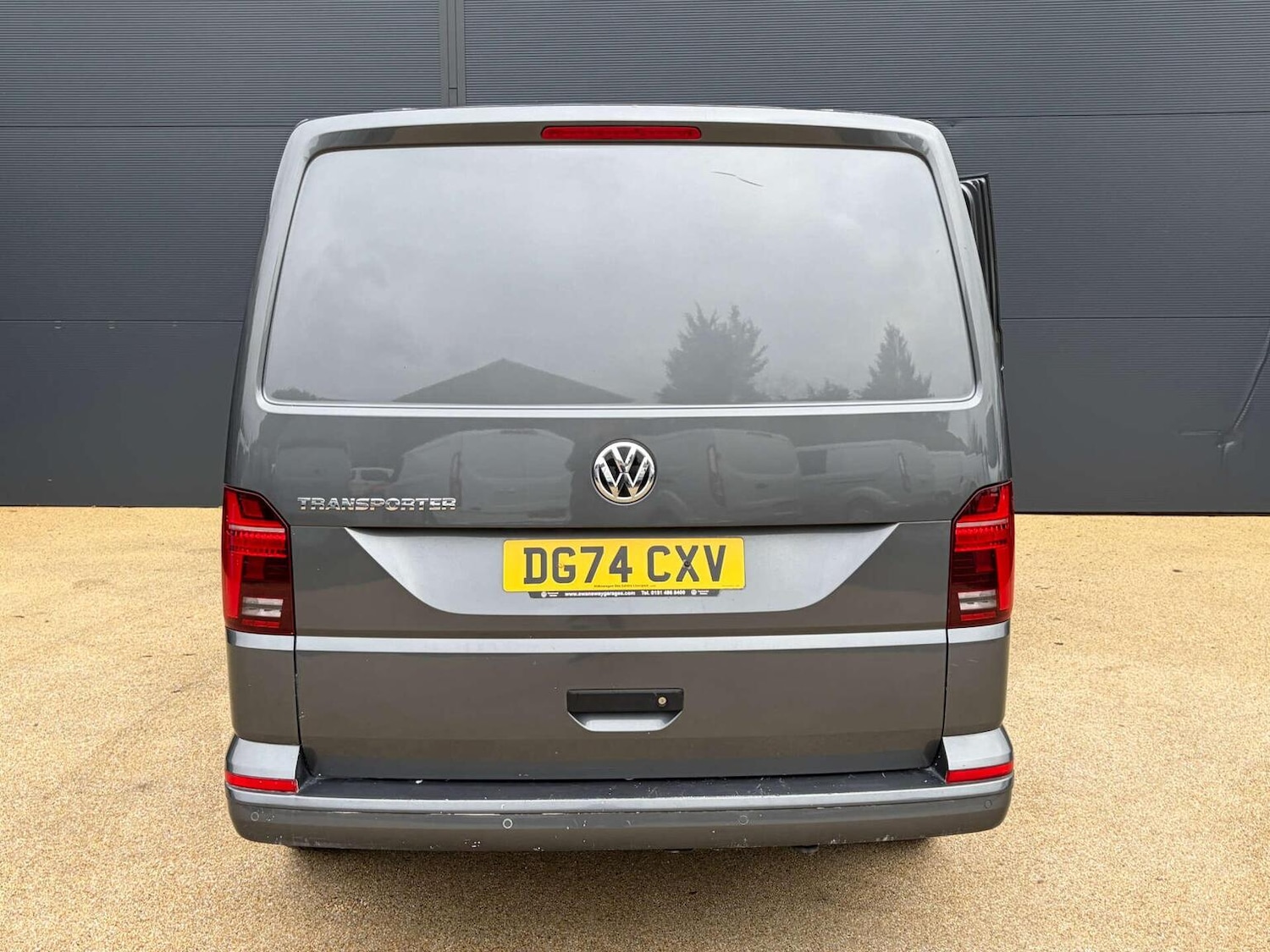 Used Volkswagen Transporter 2024 for sale - 77409555: Photo 3