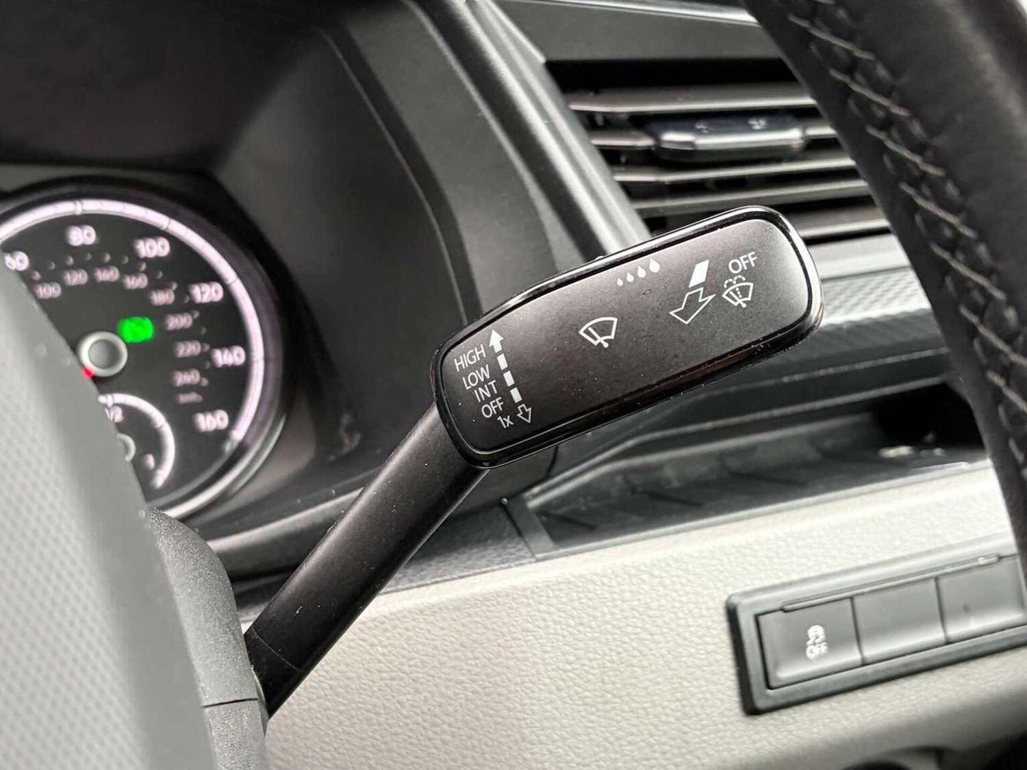 Used Volkswagen Transporter 2024 for sale - 77409555: Photo 33