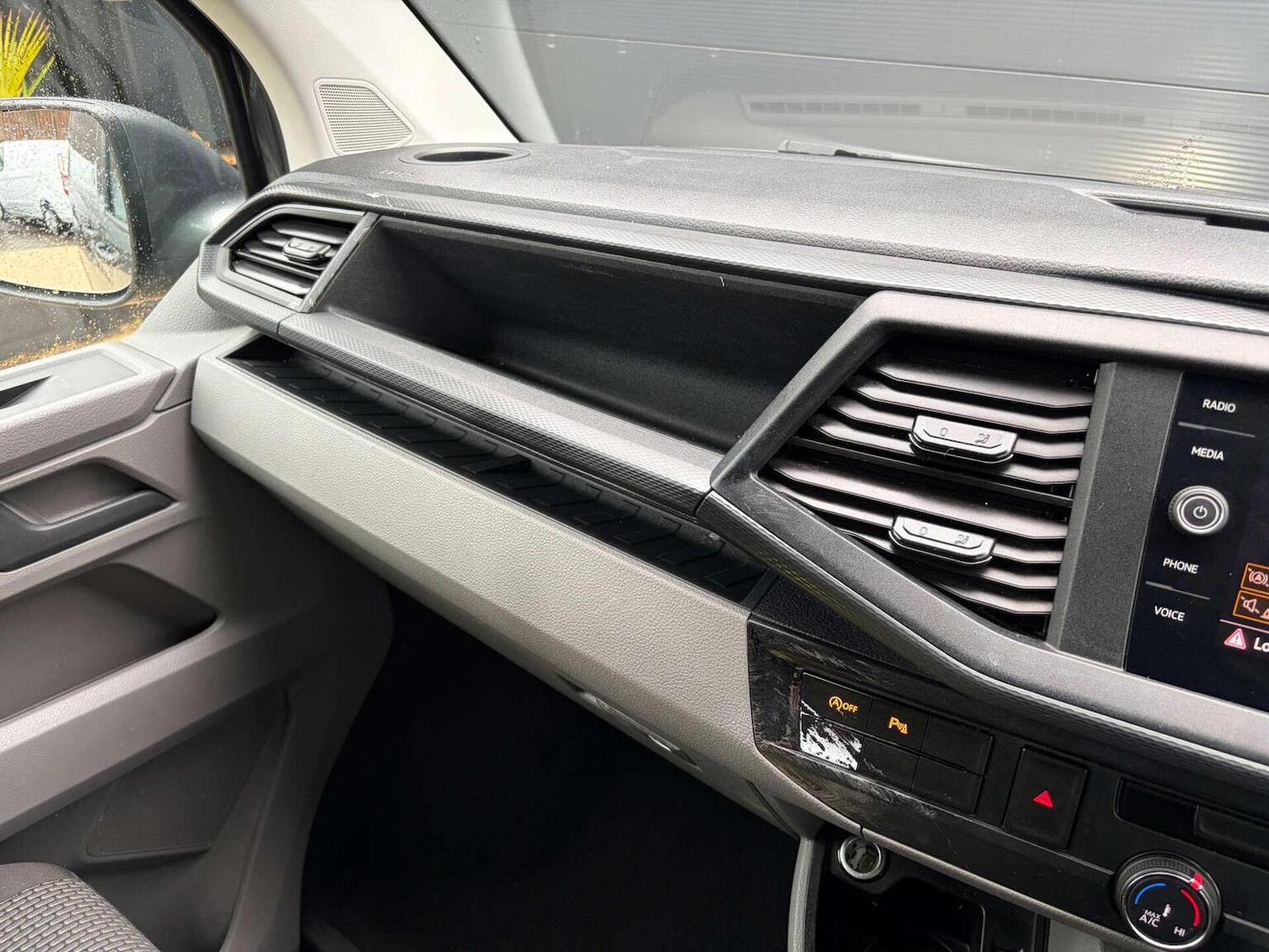 Used Volkswagen Transporter 2024 for sale - 77409555: Photo 55