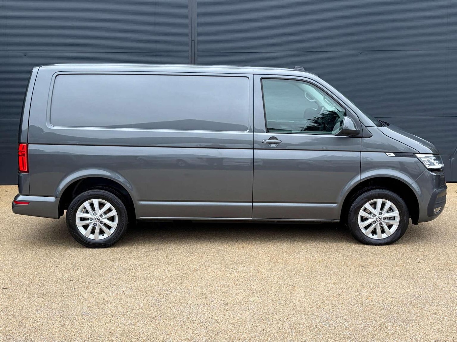 Used Volkswagen Transporter 2024 for sale - 77409555: Photo 9