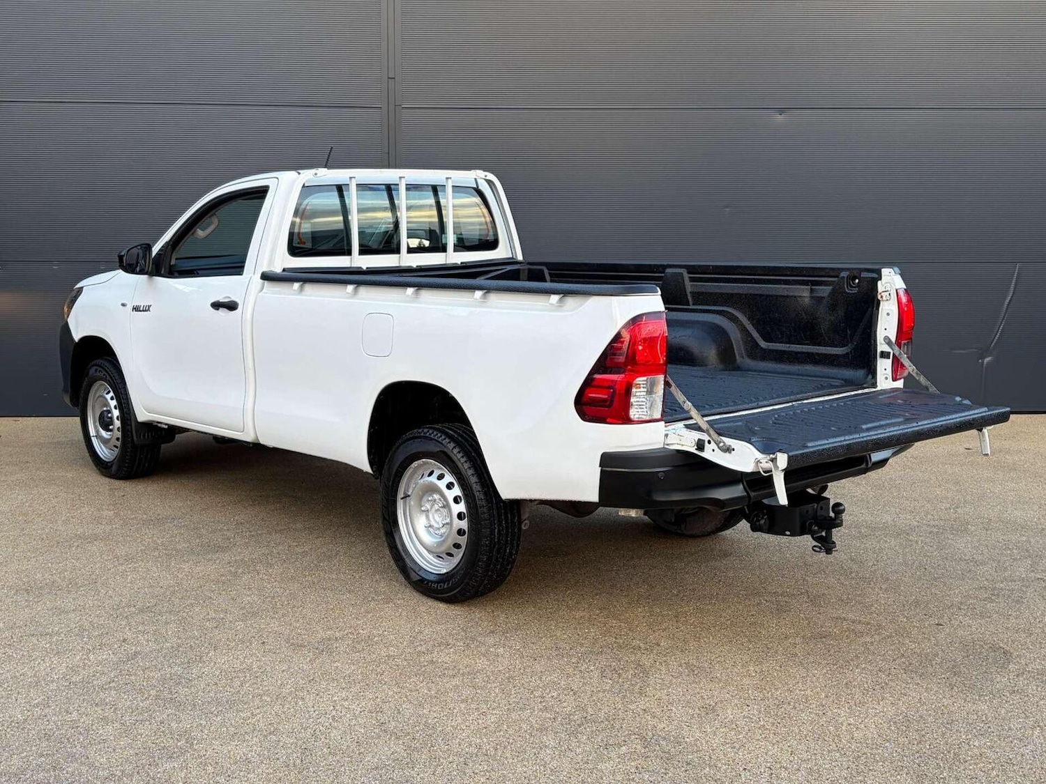 Used Toyota Hilux 2019 for sale - 77766373: Photo 10