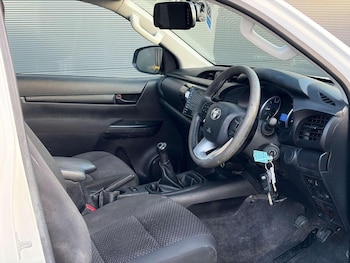 Used Toyota Hilux 2019 for sale - 77766373: Photo