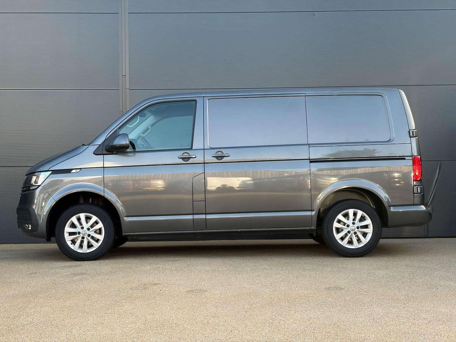 Used Volkswagen Transporter 2022 for sale - 76911082: Photo 8