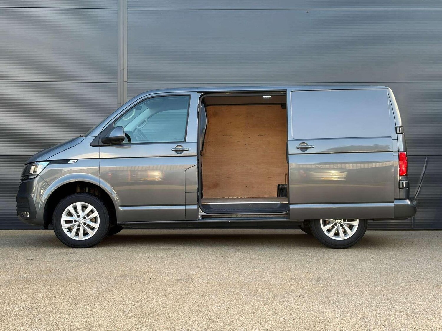 Used Volkswagen Transporter 2022 for sale - 76911082: Photo 9