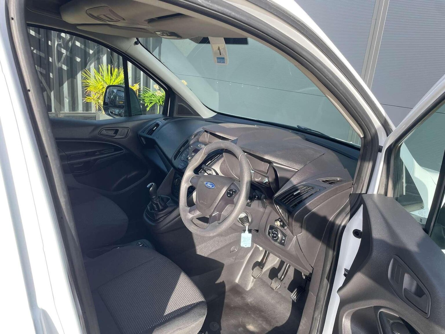 Used Ford Transit Connect 2017 for sale - 76455445: Photo 2