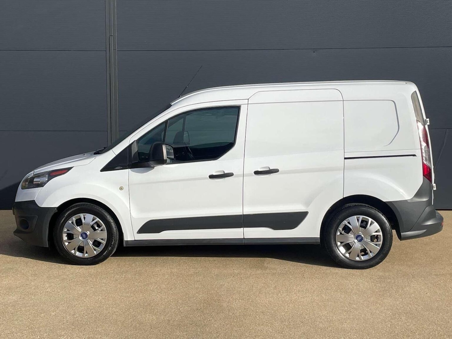 Used Ford Transit Connect 2017 for sale - 76455445: Photo 4