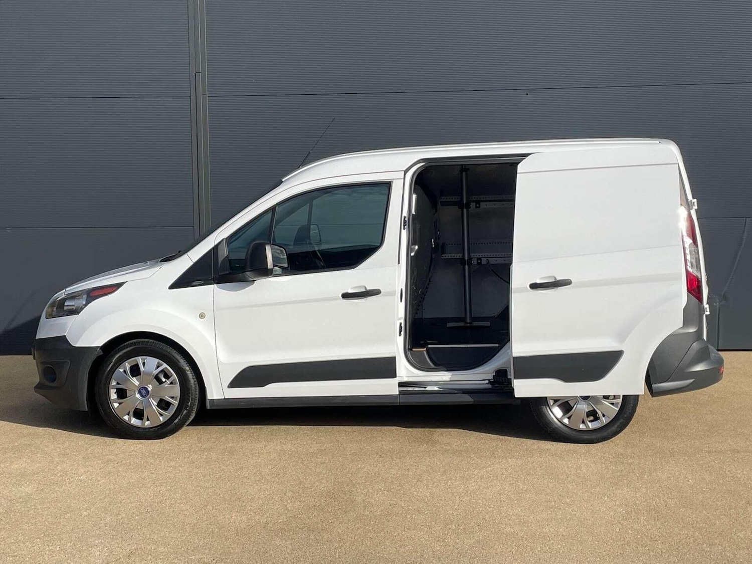 Used Ford Transit Connect 2017 for sale - 76455445: Photo 5