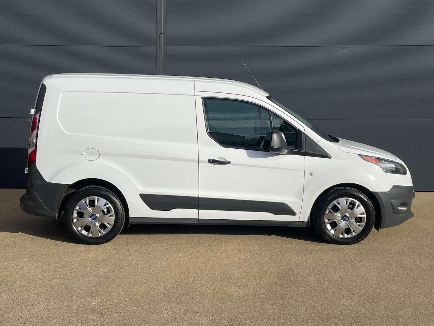 Used Ford Transit Connect 2017 for sale - 76455445: Photo 6
