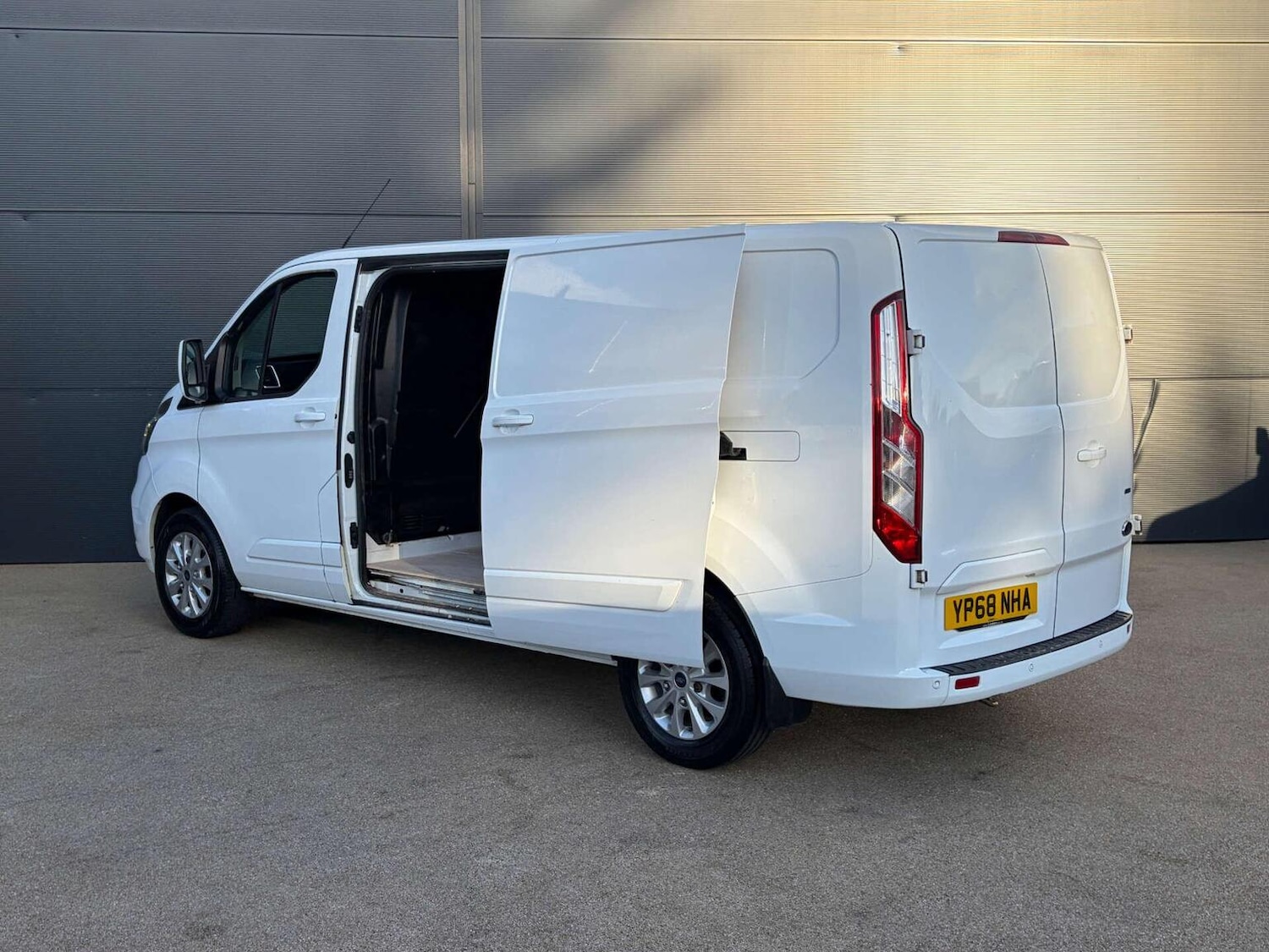 Used Ford Transit Custom 2018 for sale - 77729595: Photo 11