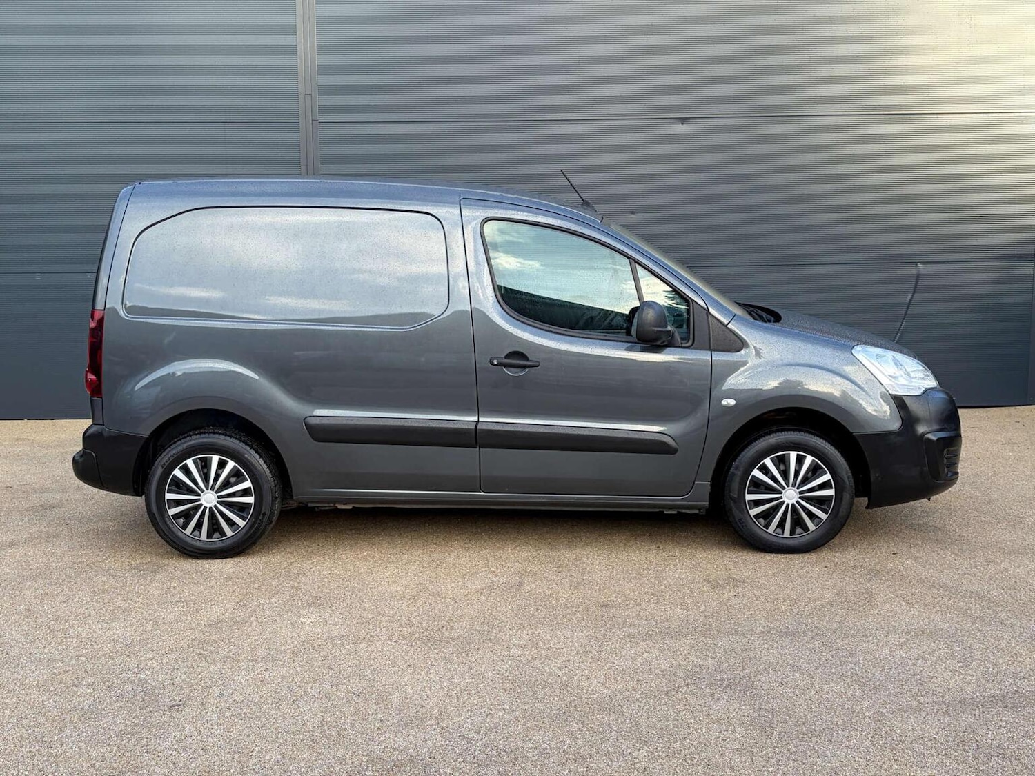 Used Citroen Berlingo 2018 for sale - 77649530: Photo 11