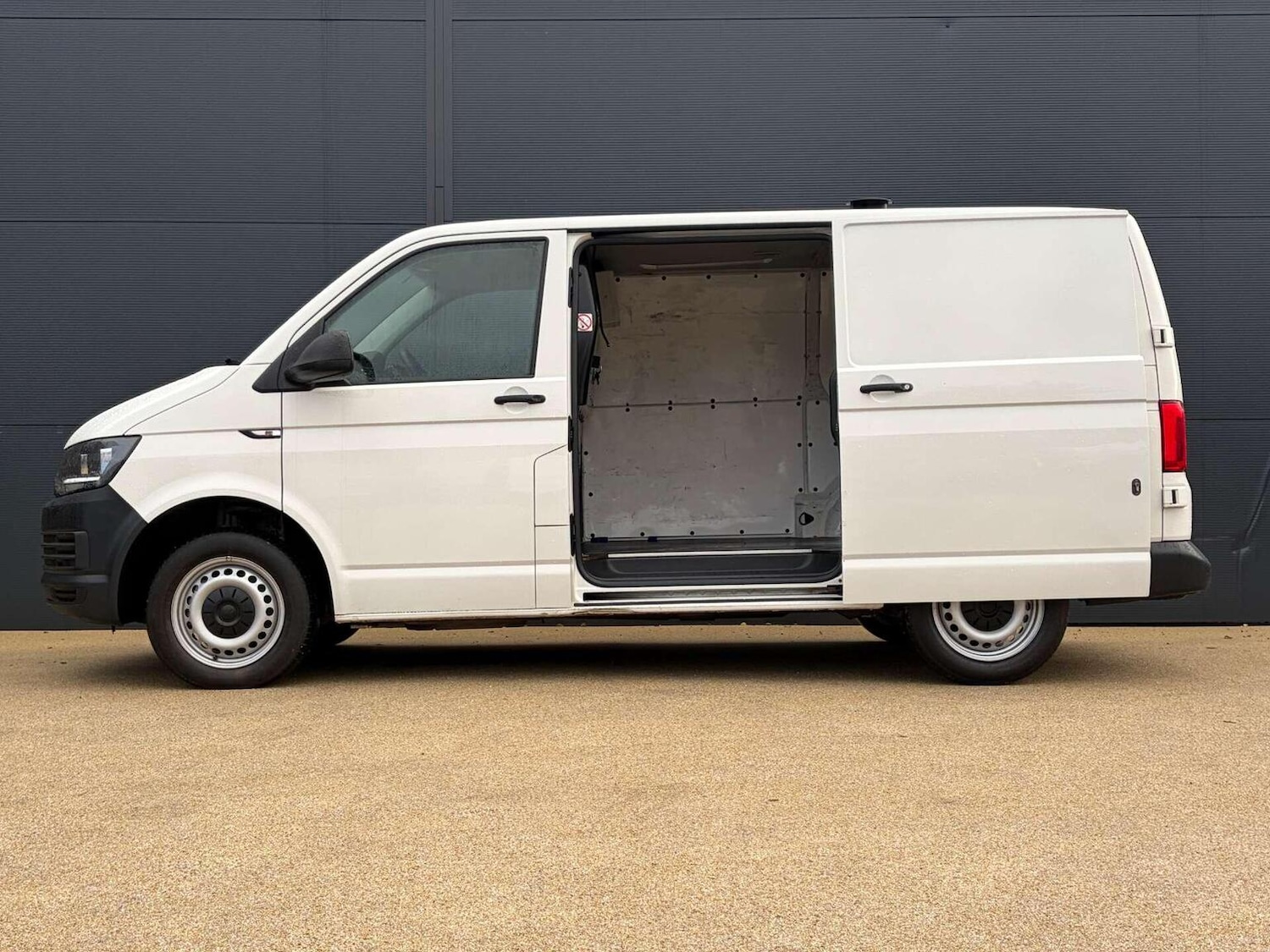 Used Volkswagen Transporter 2019 for sale - 77656234: Photo 10