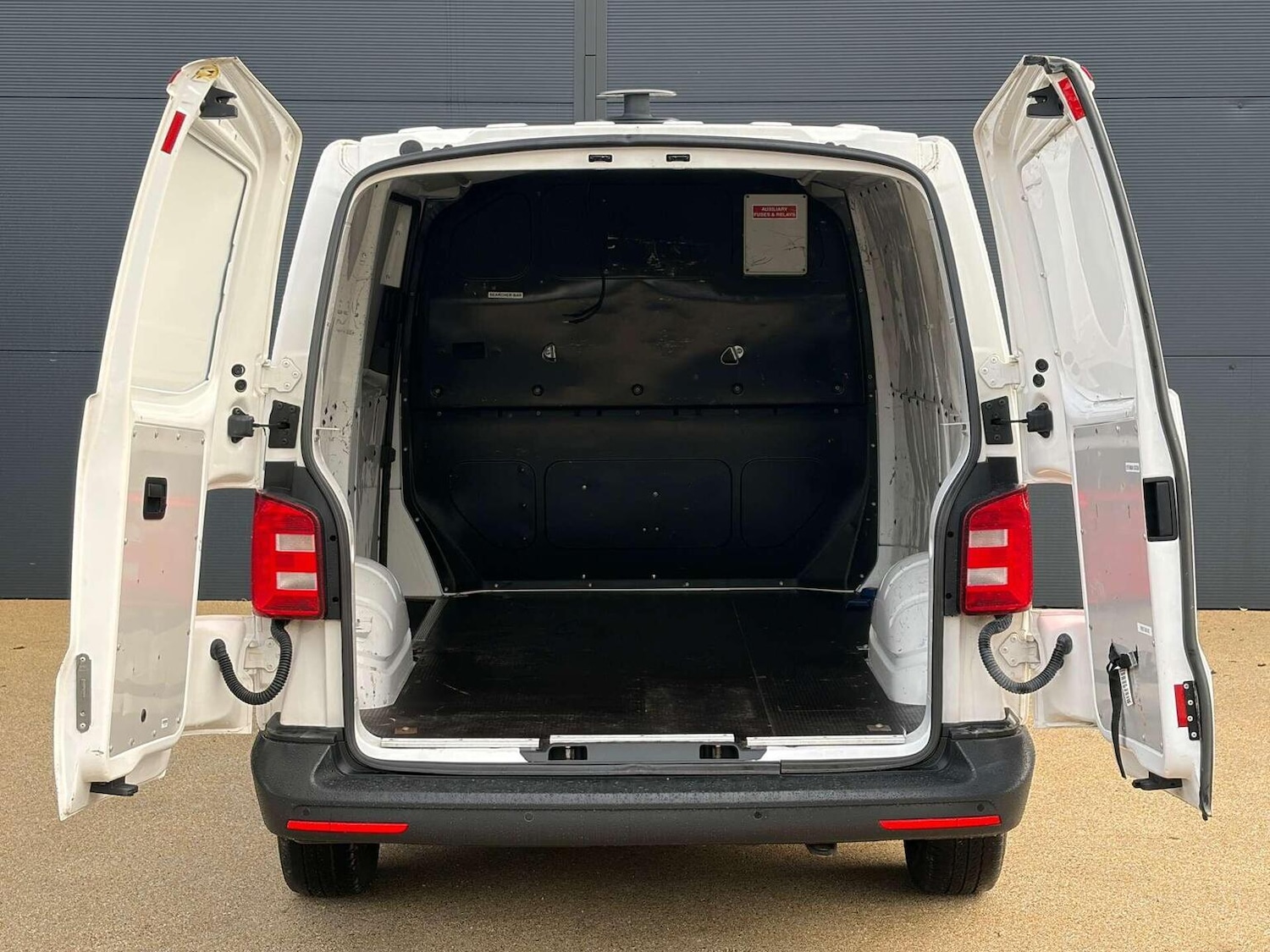 Used Volkswagen Transporter 2019 for sale - 77656234: Photo 16