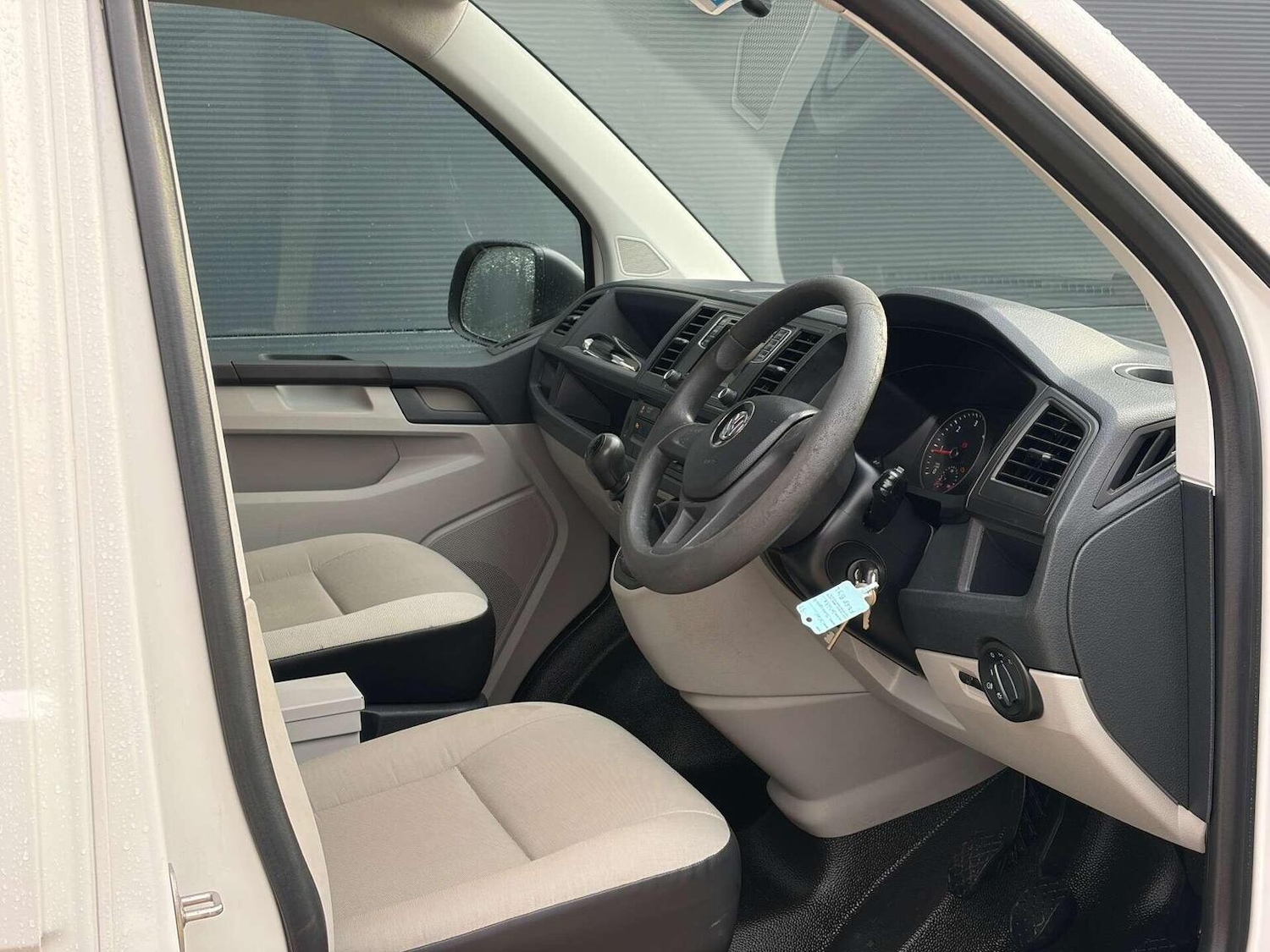 Used Volkswagen Transporter 2019 for sale - 77656234: Photo 2