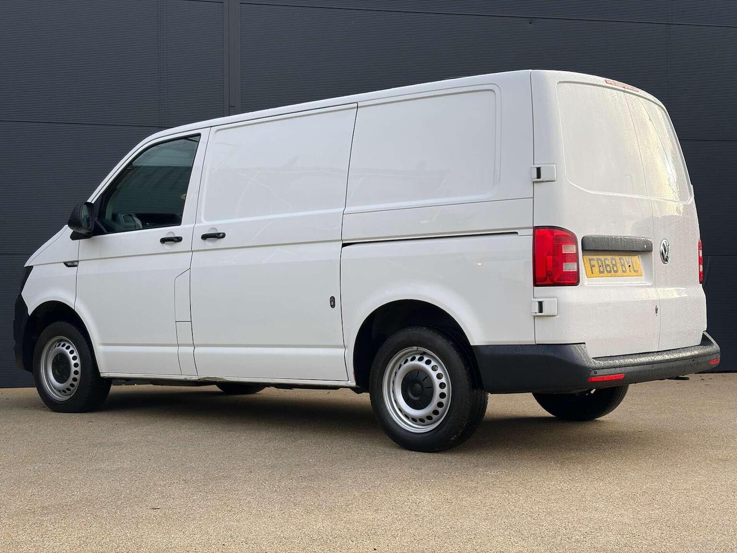 Used Volkswagen Transporter 2019 for sale - 77656234: Photo 3