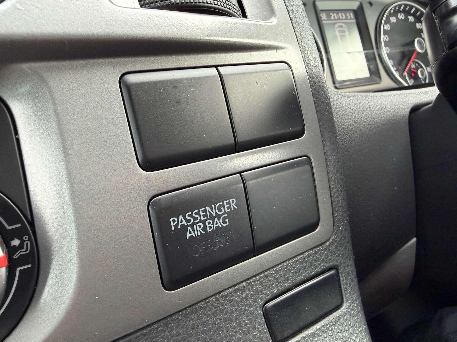 Used Volkswagen Transporter 2015 for sale - 77548298: Photo 45