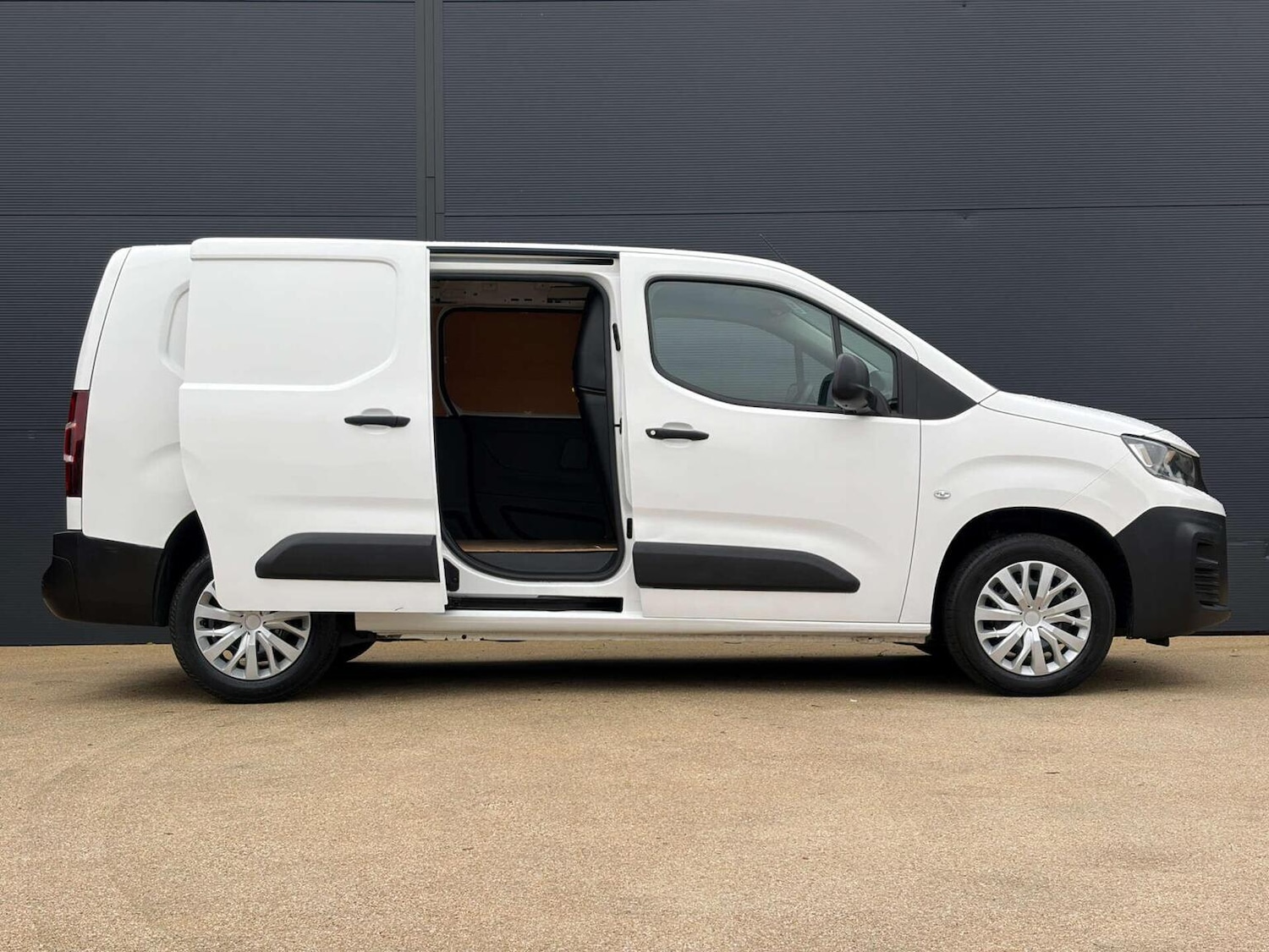 Used Peugeot Partner 2021 for sale - 77813109: Photo 10