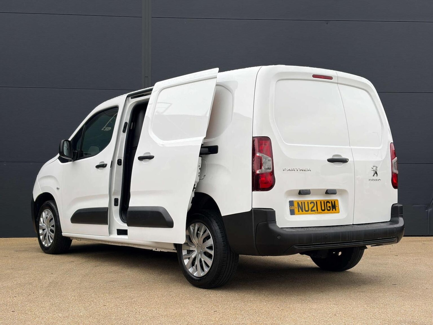 Used Peugeot Partner 2021 for sale - 77813109: Photo 16