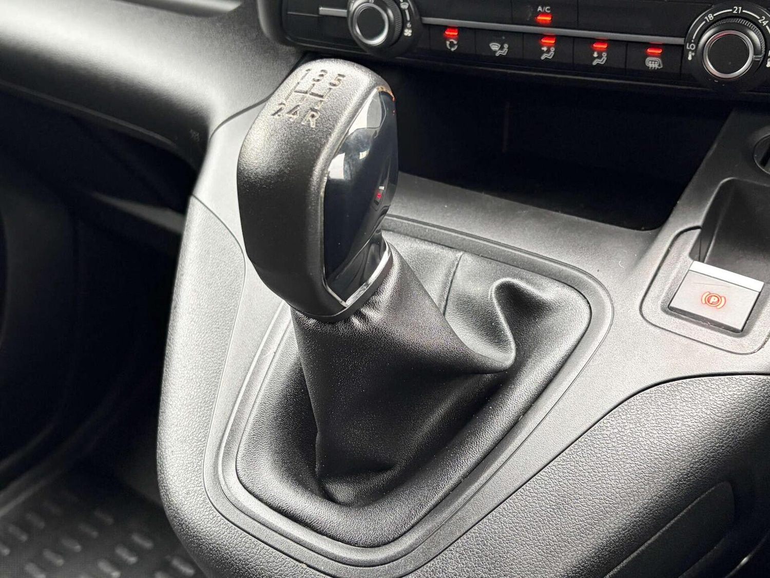 Used Peugeot Partner 2021 for sale - 77813109: Photo 31