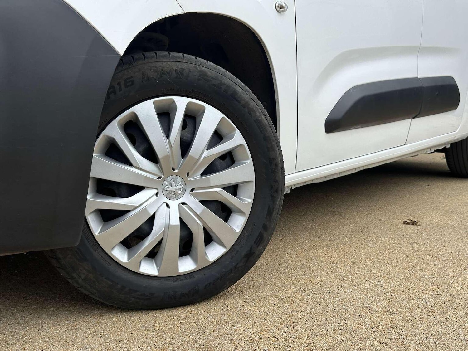 Used Peugeot Partner 2021 for sale - 77521949: Photo 2