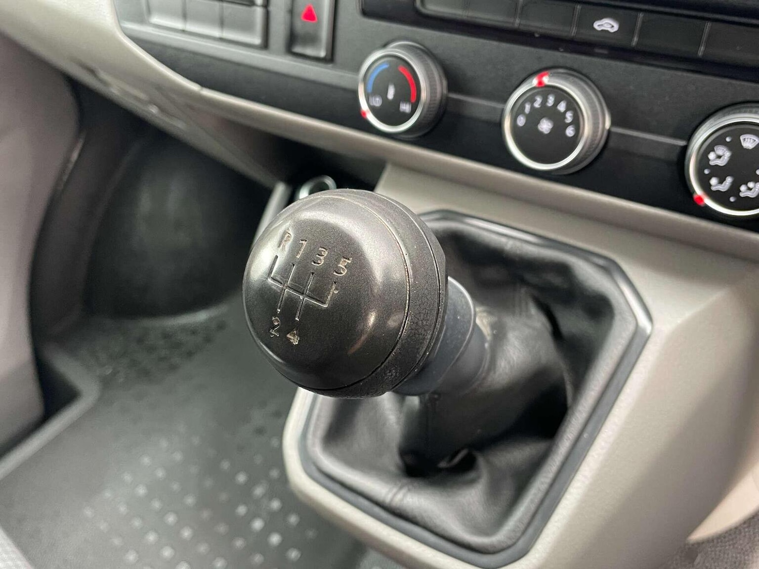 Used Volkswagen Transporter 2021 for sale - 76547937: Photo 35